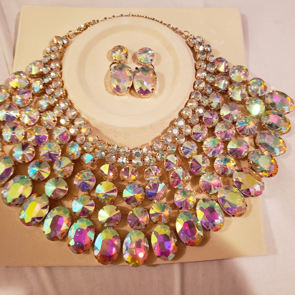 Stunning Aurora Borealis Necklace Earrings Set